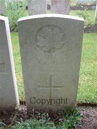 Etaples Military Cemetery - Hughes, B